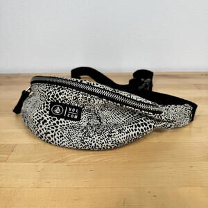 Volcom Take With Me Animal Print Hip Fanny pack‎
